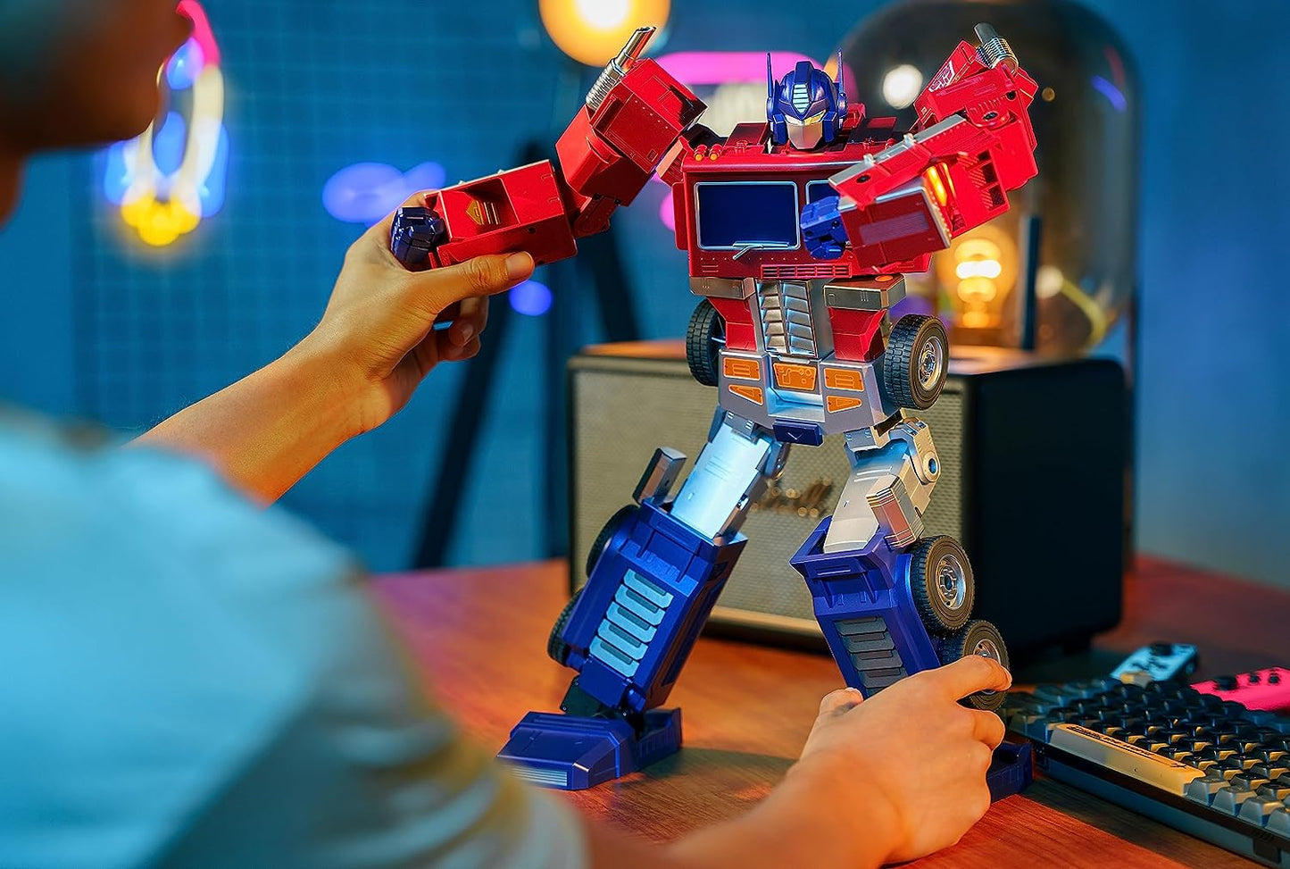 ROBOSEN TRANSFORMERS OPTIMUS PRIME AUTO-CONVERTING ROBOT - FLAGSHIP COLLECTOR'S EDITION